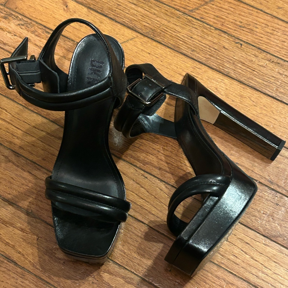 DLNY black High heel sandals with buckle SIZE 9 excellent condition